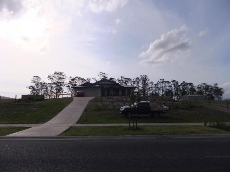 132 KROPP Road, Woodford QLD 4514