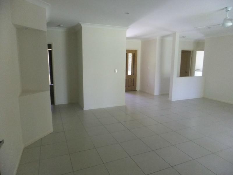 8 Leichhardt Street, Woodford QLD 4514