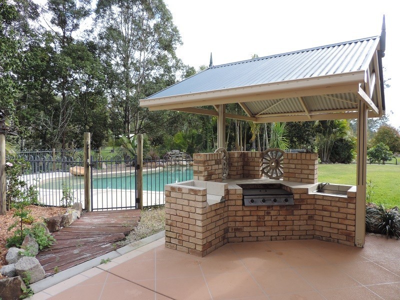 245 Kropp Rd, Woodford QLD 4514