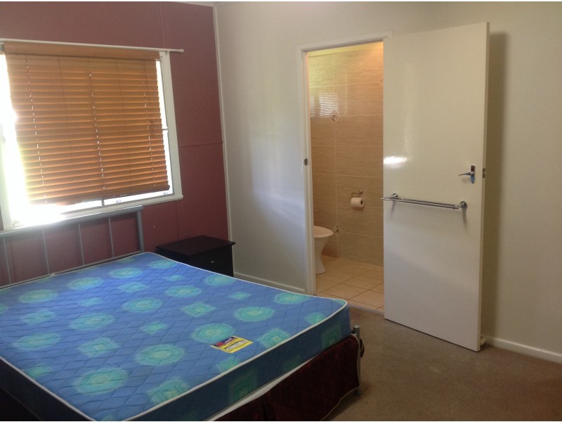 52 King St, Nanango QLD 4615