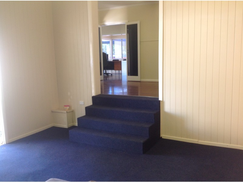 52 King St, Nanango QLD 4615