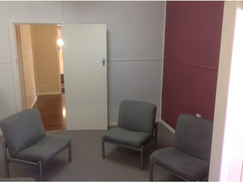 52 King St, Nanango QLD 4615