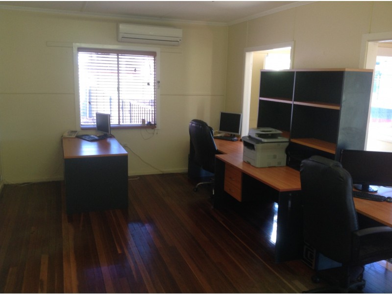 52 King St, Nanango QLD 4615
