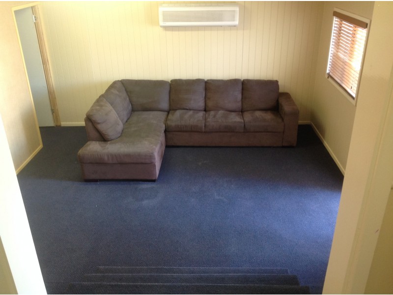 52 King St, Nanango QLD 4615
