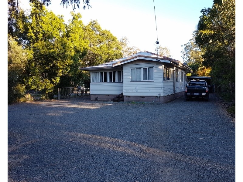 8 Hardwood Rd, Landsborough QLD 4550