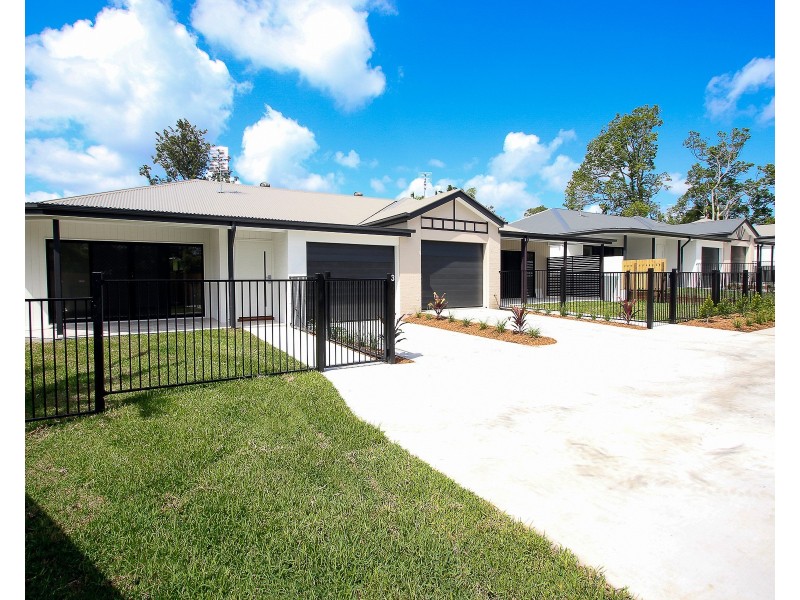 8 George St, Woodford QLD 4514