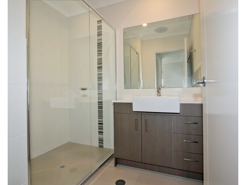 8 George St, Woodford QLD 4514