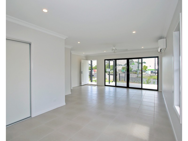 8 George St, Woodford QLD 4514