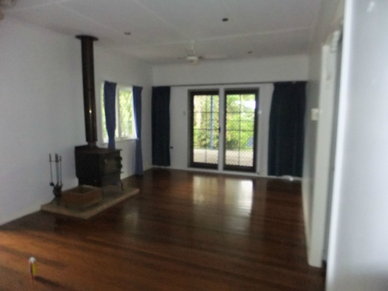 4 Daybell St, Woodford QLD 4514