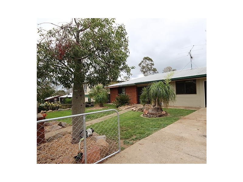 33 Pooles Rd, Villeneuve QLD 4514