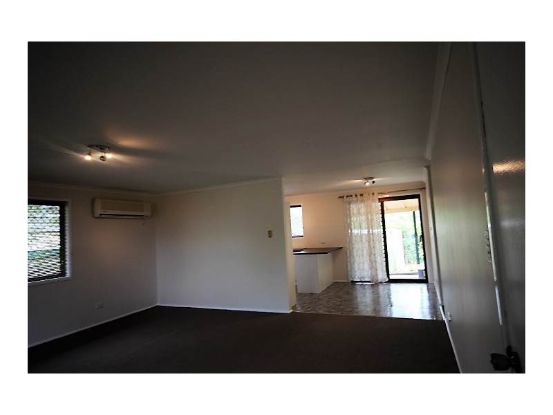 33 Pooles Rd, Villeneuve QLD 4514