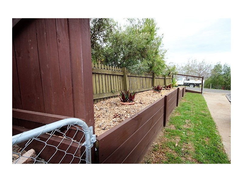 33 Pooles Rd, Villeneuve QLD 4514