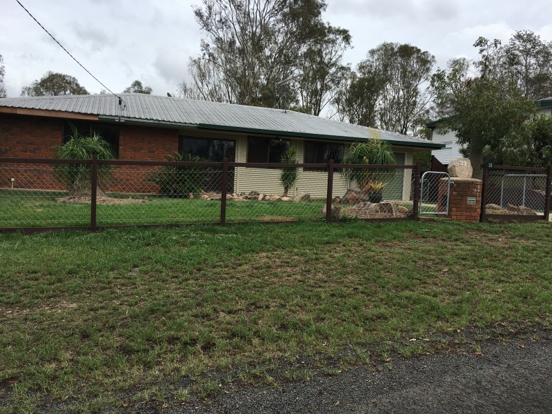 33 Pooles Rd, Villeneuve QLD 4514