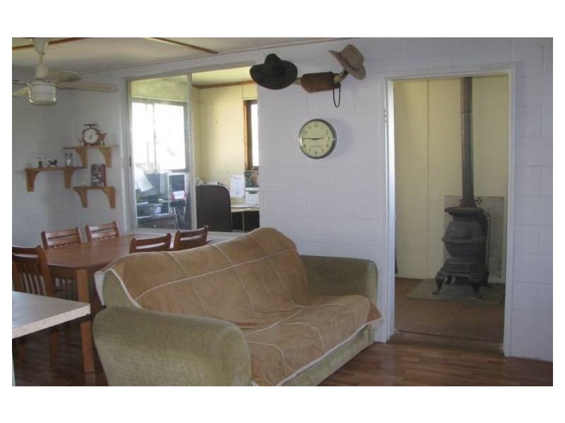402 Mount Kilcoy Rd, Mount Kilcoy QLD 4515