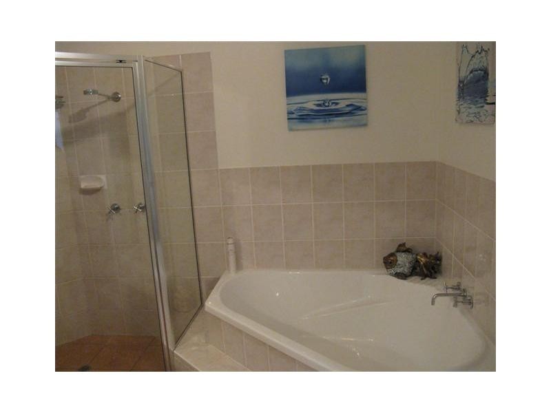 8 Noomar Drive, Doonan QLD 4562