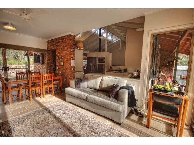 32 Sunrise Road, Tinbeerwah QLD 4563