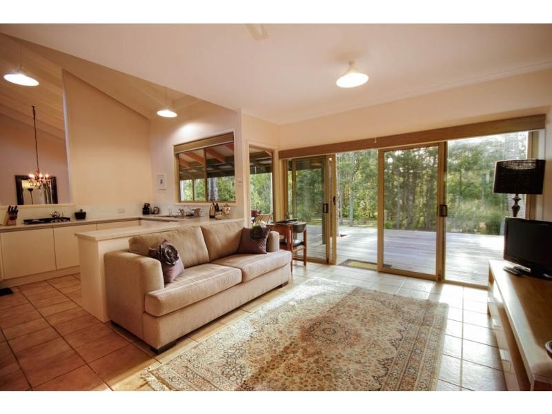 32 Sunrise Road, Tinbeerwah QLD 4563