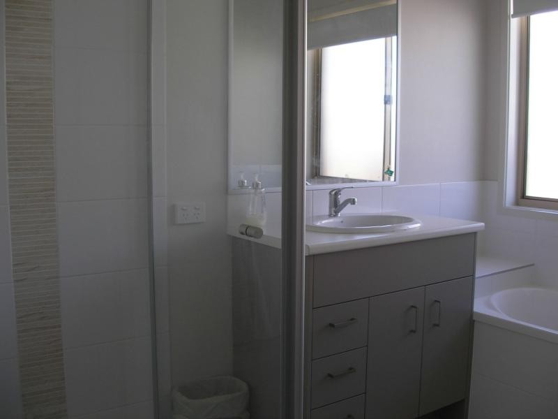 8 VIV HULL Avenue, Eumundi QLD 4562