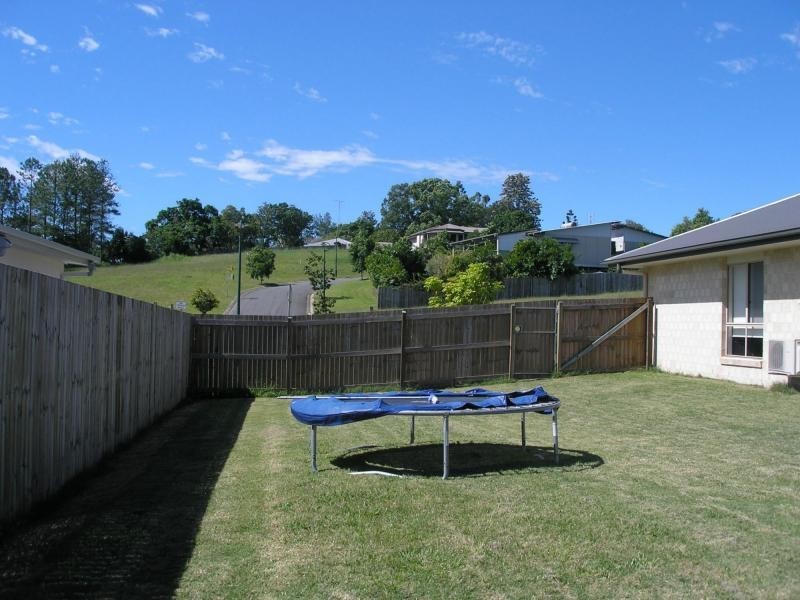 8 VIV HULL Avenue, Eumundi QLD 4562