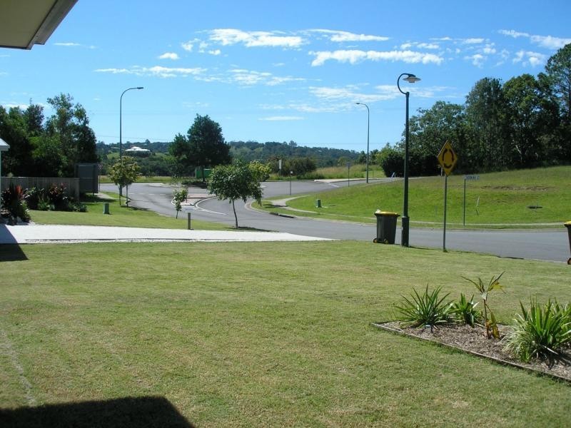 8 VIV HULL Avenue, Eumundi QLD 4562