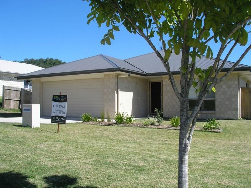 8 VIV HULL Avenue, Eumundi QLD 4562