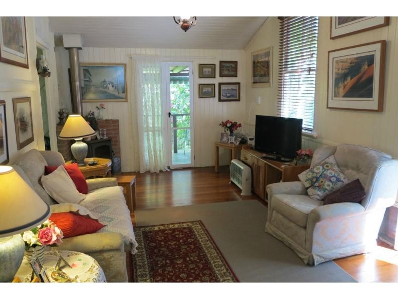 9 Crescent Road, Eumundi QLD 4562