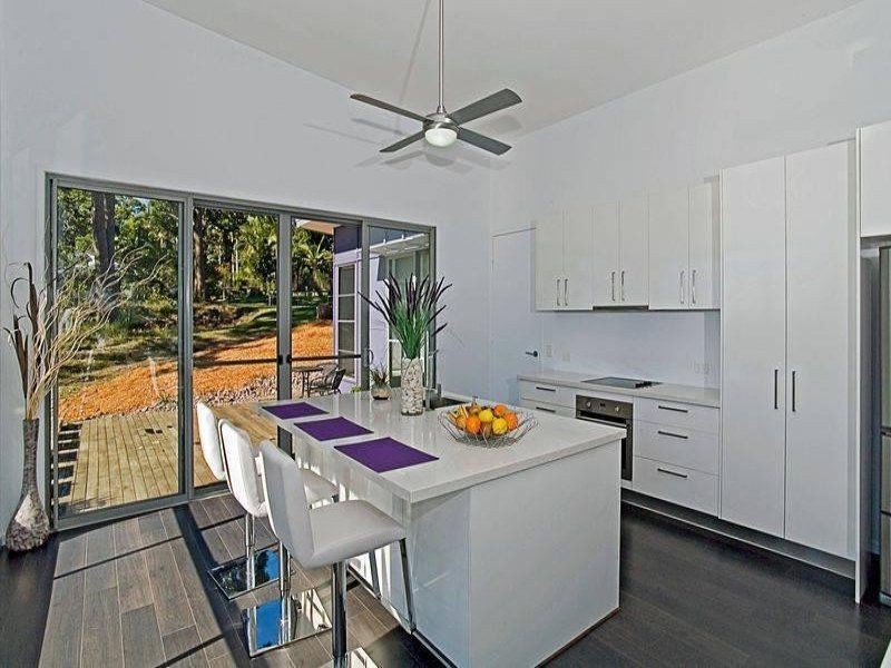 18 Clearview Drive, Lake Macdonald QLD 4563