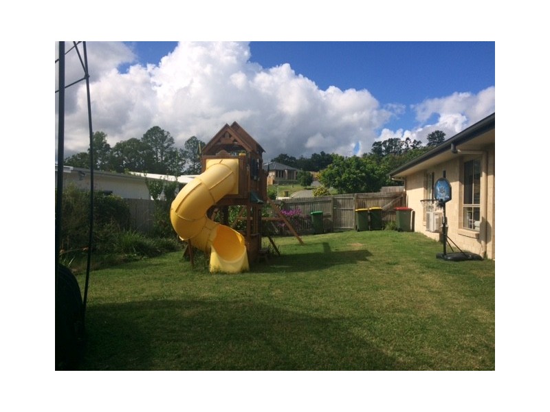 8 Viv Hull Avenue, Eumundi QLD 4562