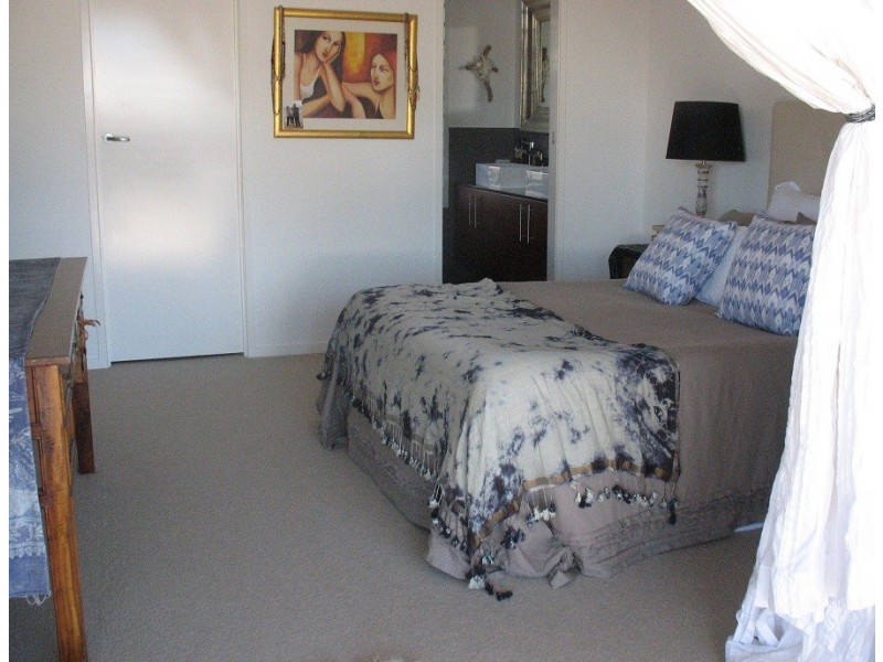 4 Clark Cres, Eumundi QLD 4562