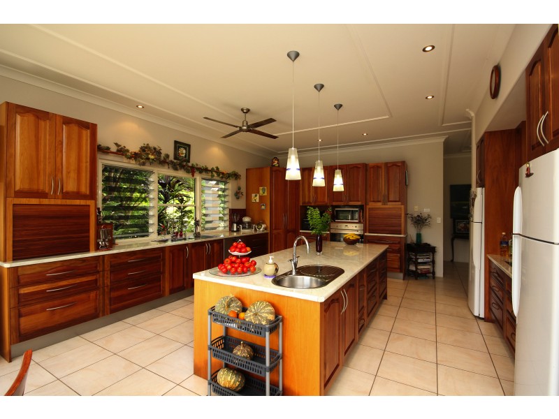 4 Flindersia Dr, Traveston QLD 4570