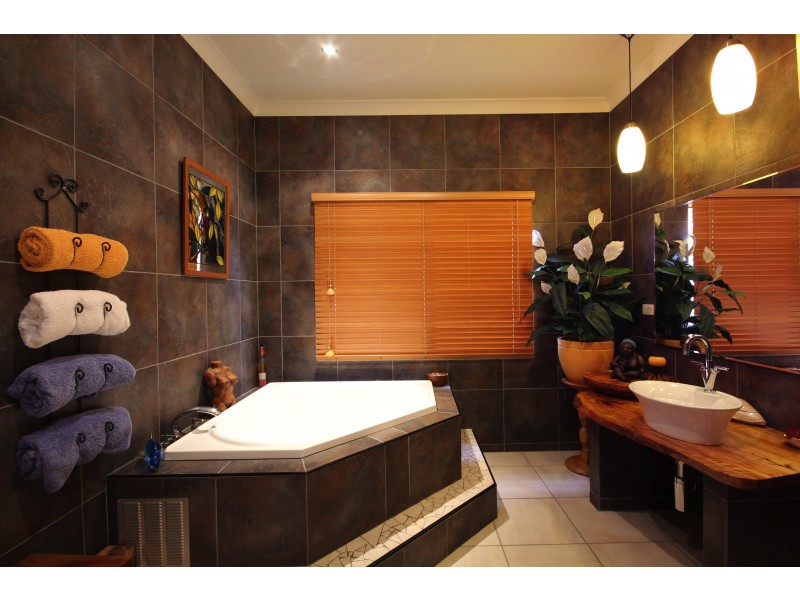 4 Flindersia Dr, Traveston QLD 4570