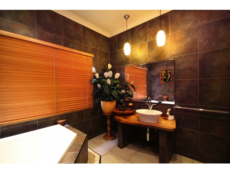 4 Flindersia Dr, Traveston QLD 4570