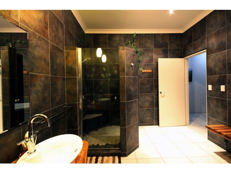 4 Flindersia Dr, Traveston QLD 4570