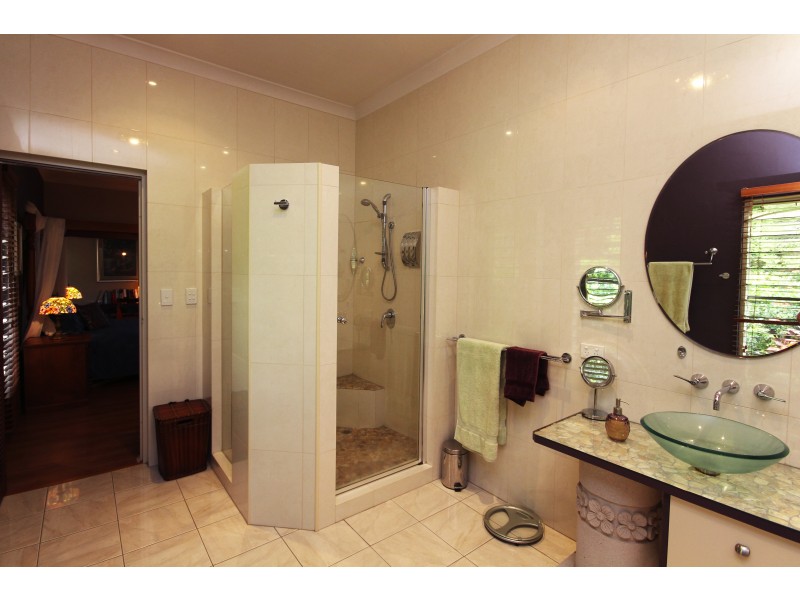 4 Flindersia Dr, Traveston QLD 4570