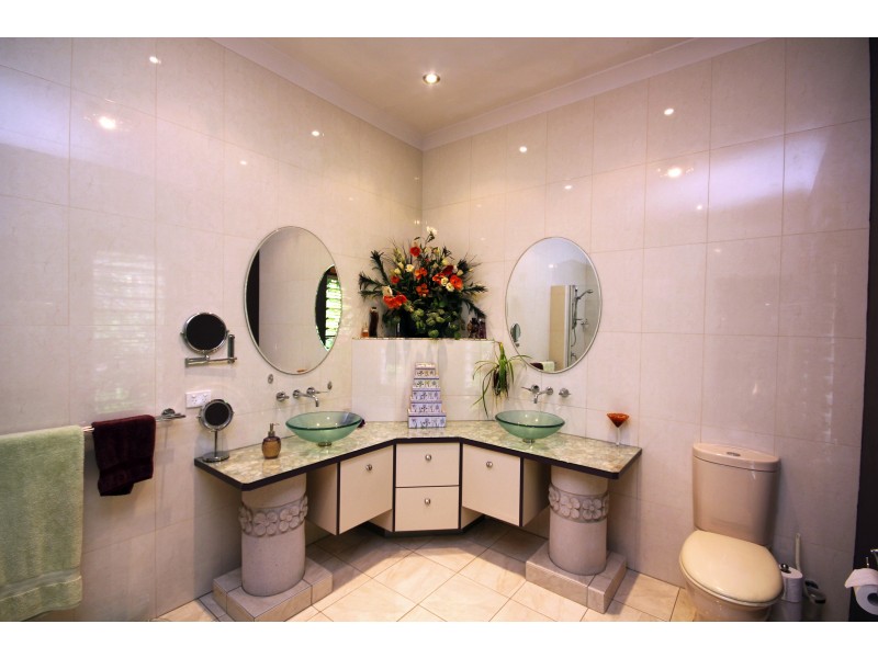 4 Flindersia Dr, Traveston QLD 4570