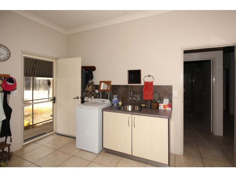 4 Flindersia Dr, Traveston QLD 4570