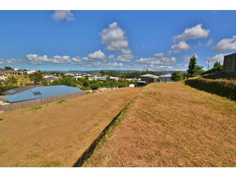 10 Lewis Place, Woombye QLD 4559