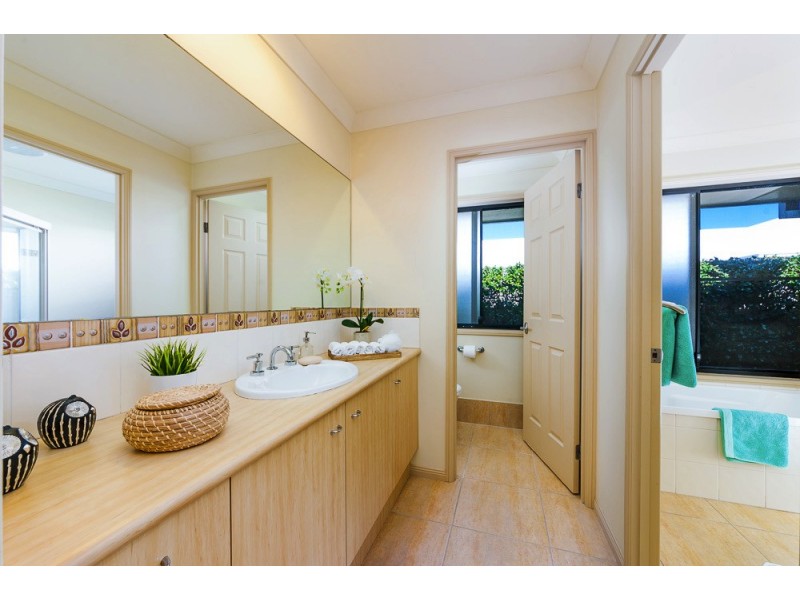3 Veerings Cres, Twin Waters QLD 4564