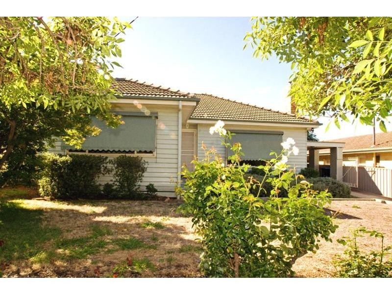 33 Mahon Avenue, Kennington VIC 3550