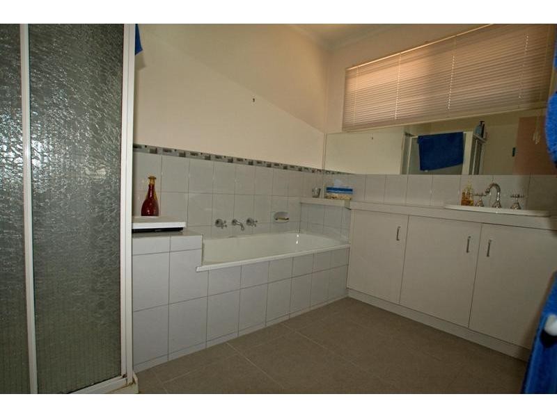.124. Osborne Street, Flora Hill VIC 3550