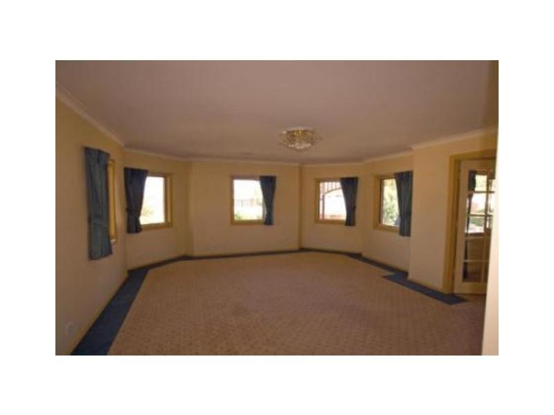 1 Kate Close, Kennington VIC 3550