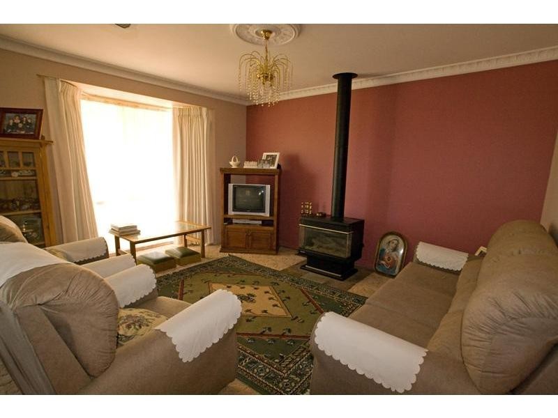 5 Guy Court, Kangaroo Flat VIC 3555