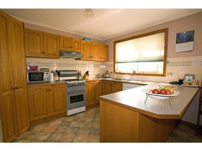 5 Guy Court, Kangaroo Flat VIC 3555