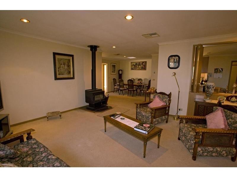 10 Patricia Court, Maiden Gully VIC 3551