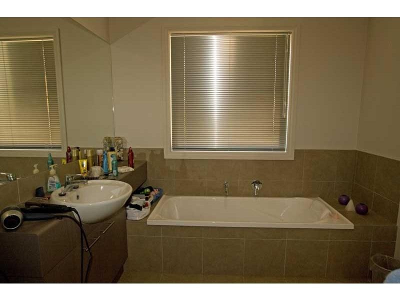 2/16 Skene Street, Kennington VIC 3550