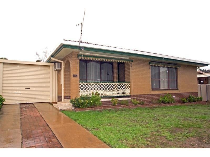 26 Graham Street, Kangaroo Flat VIC 3555