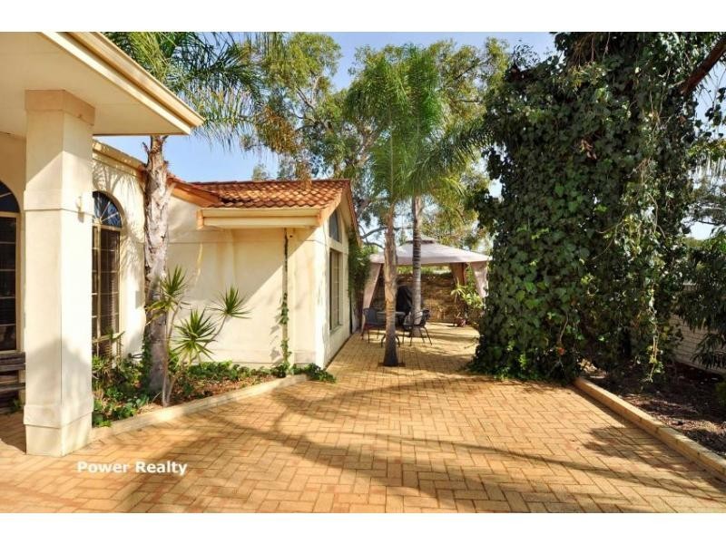 21 Clarence Avenue, Kennington VIC 3550