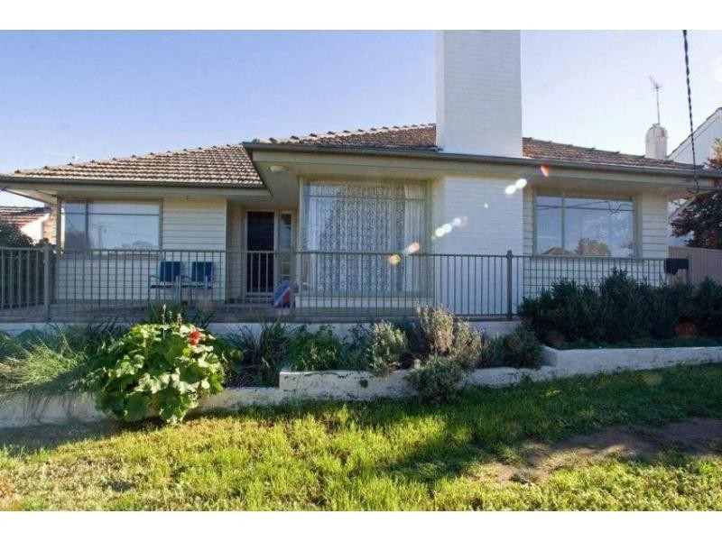 21 Clarence Avenue, Kennington VIC 3550