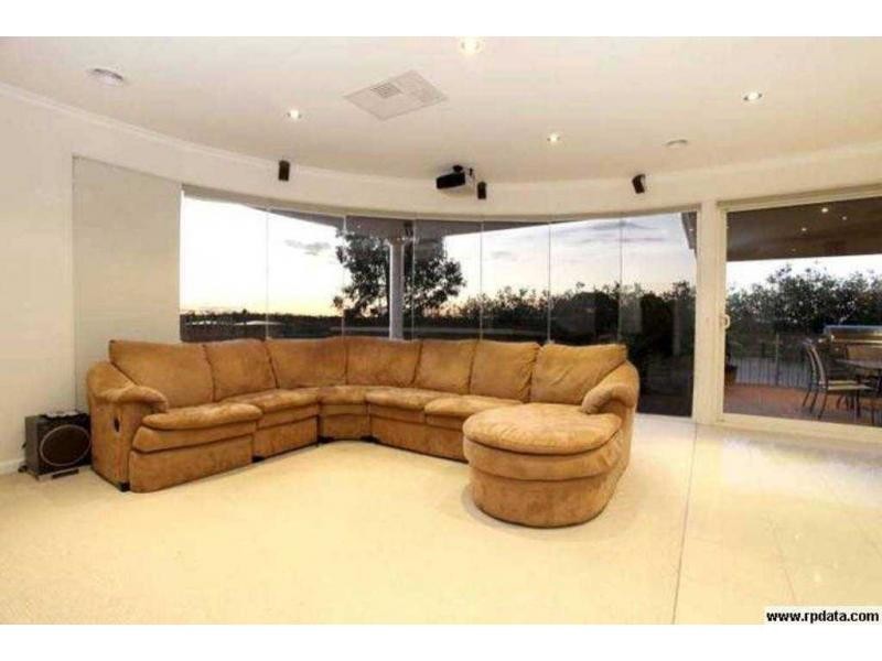 8 Londey Street, Kangaroo Flat VIC 3555