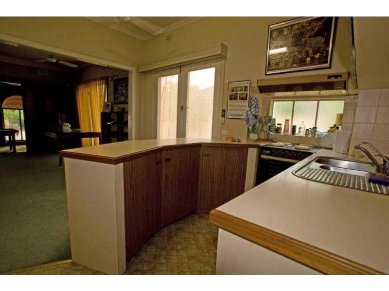 7 Longmore Street, Kangaroo Flat VIC 3555